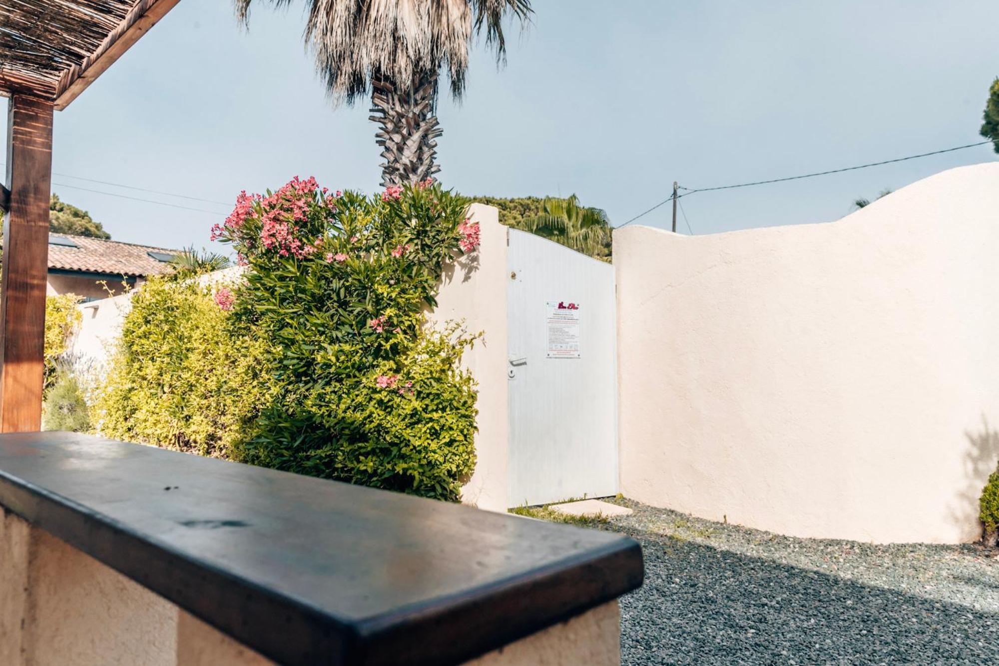 Reve D'Azur En Bord De Mer A La Nartelle Avec Piscine Dans La Residence, Terrasse, Bbq, 2 Chambres 2 Sdb Logement De 35M2 Draps Inclus Sainte-Maxime Eksteriør bilde